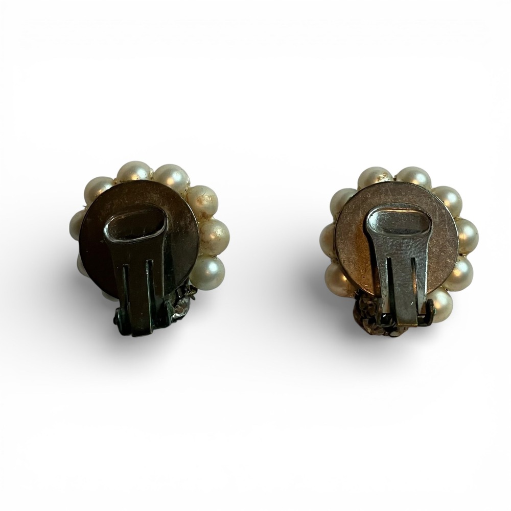 Vintage Faux Pearl and Rhinestone Cluster Clip On Earrings‎ Silver Tone Cream - Picture 5 of 7